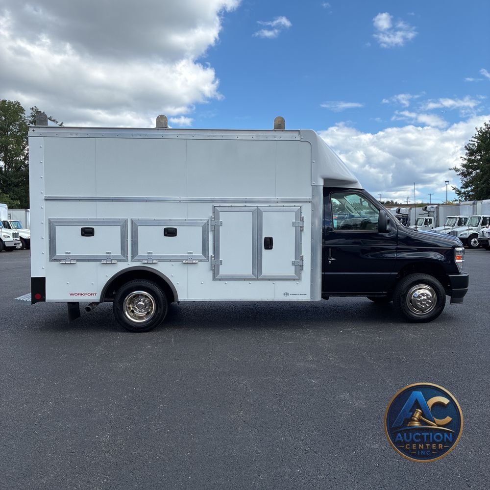 2025 Ford Commercial Vans E450