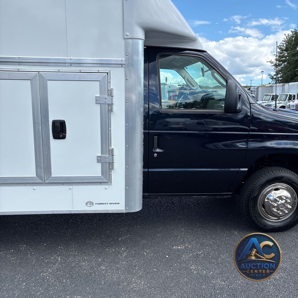 2025 Ford Commercial Vans E450