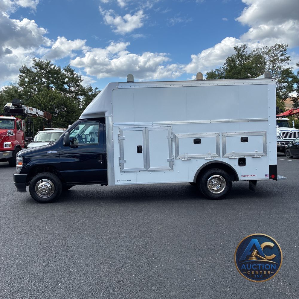 2025 Ford Commercial Vans E450