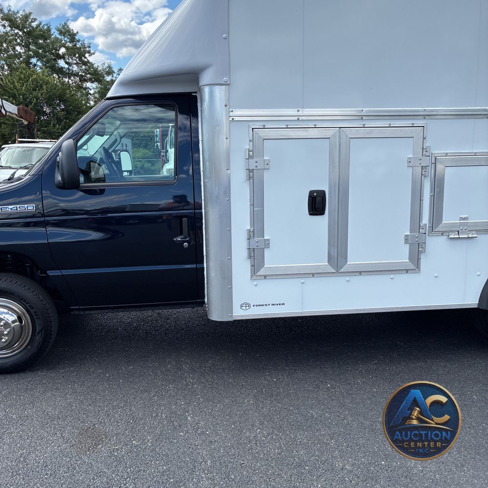 2025 Ford Commercial Vans E450
