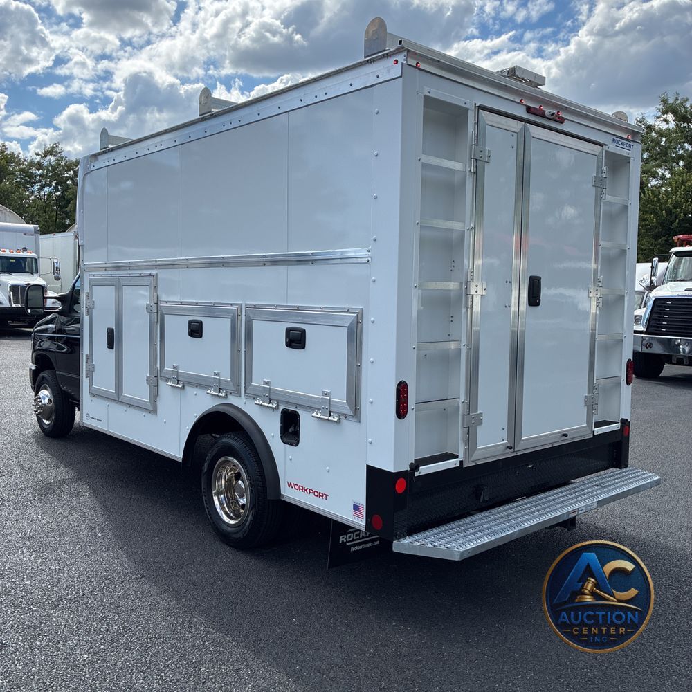 2025 Ford Commercial Vans E450