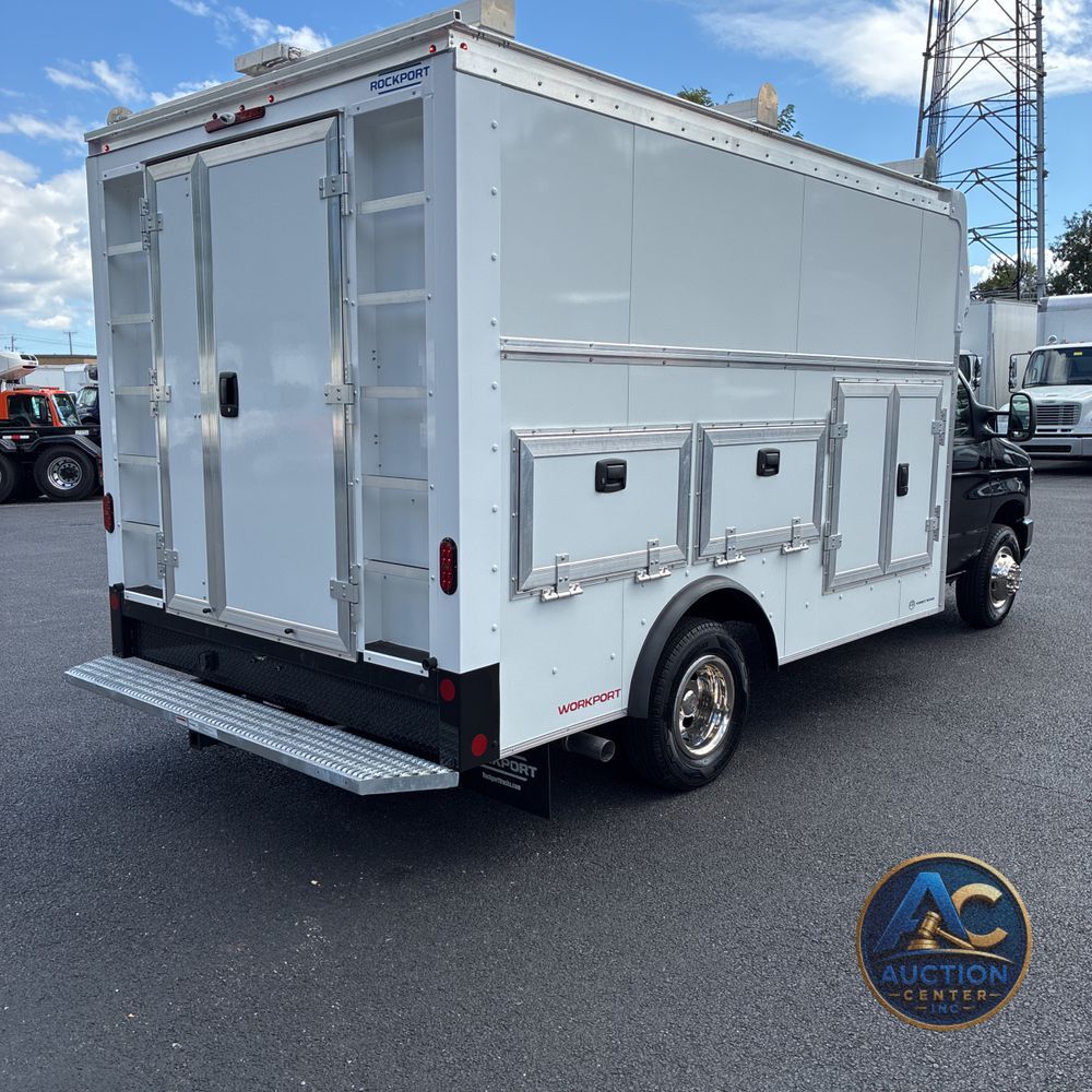 2025 Ford Commercial Vans E450