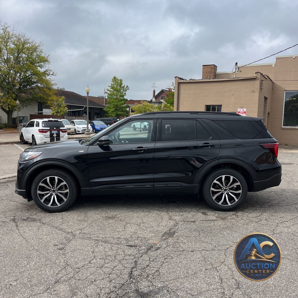 2025 Ford Explorer ST-Line