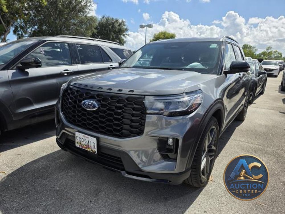 2025 Ford Explorer ST-Line