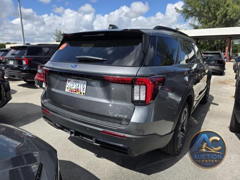 2025 Ford Explorer ST-Line