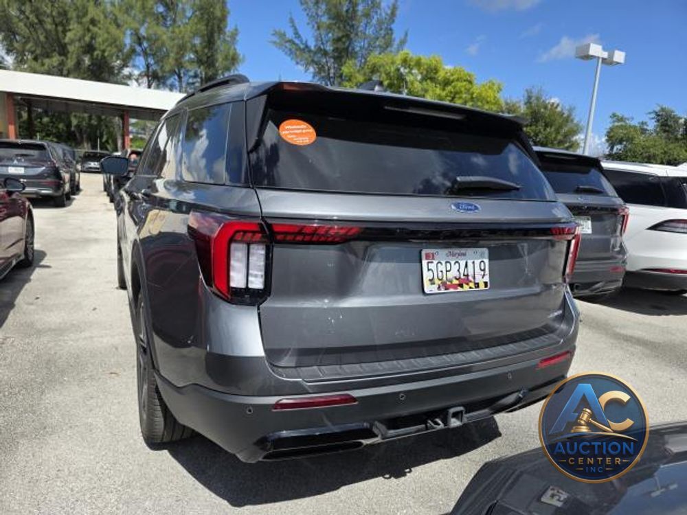 2025 Ford Explorer ST-Line