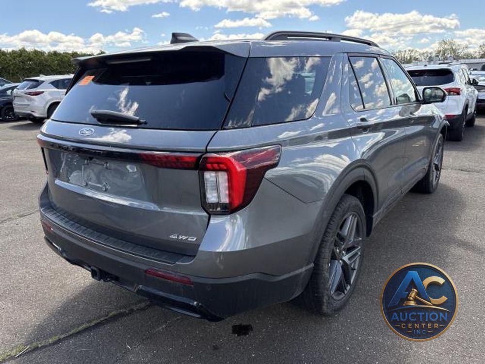 2025 Ford Explorer ST-Line
