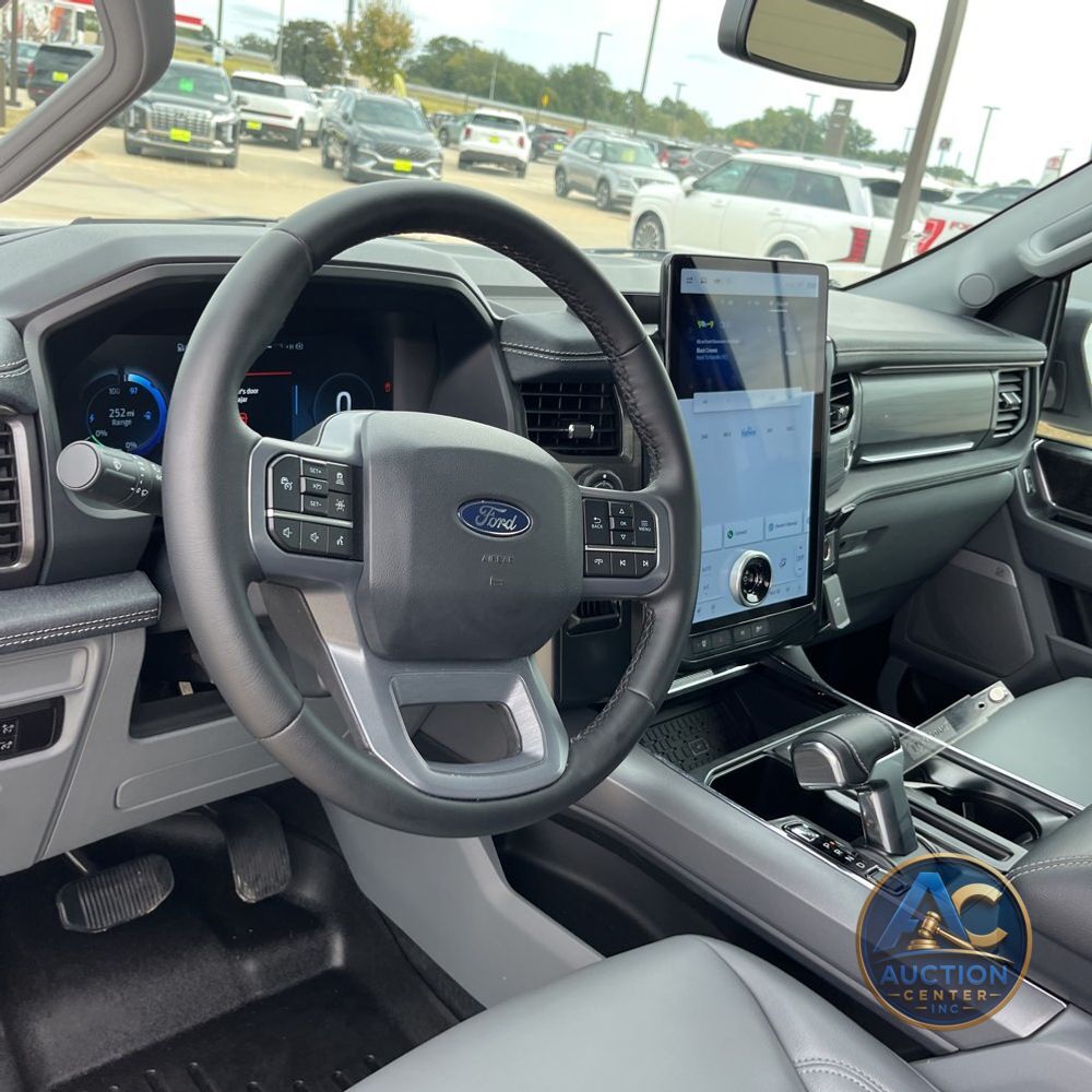2025 Ford F-150 Lightning Flash