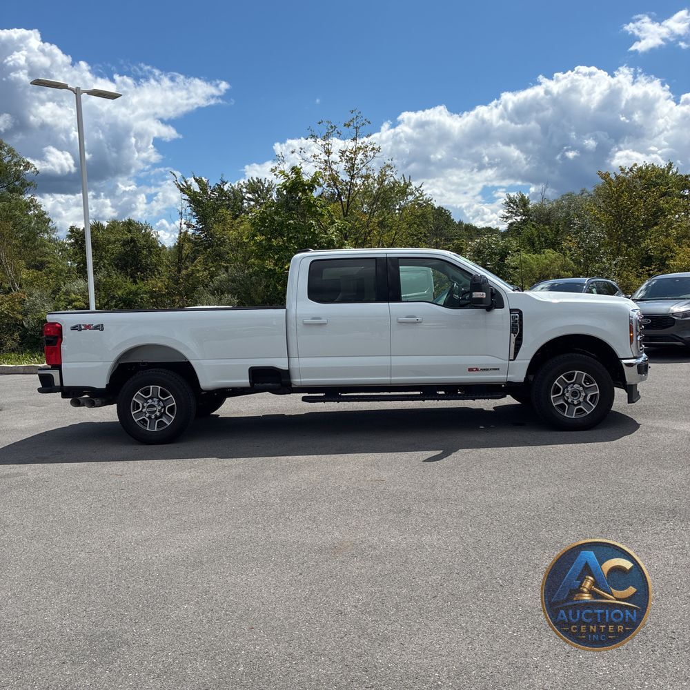 2024 Ford F350 S/D Lariat