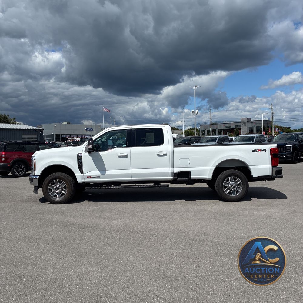 2024 Ford F350 S/D Lariat