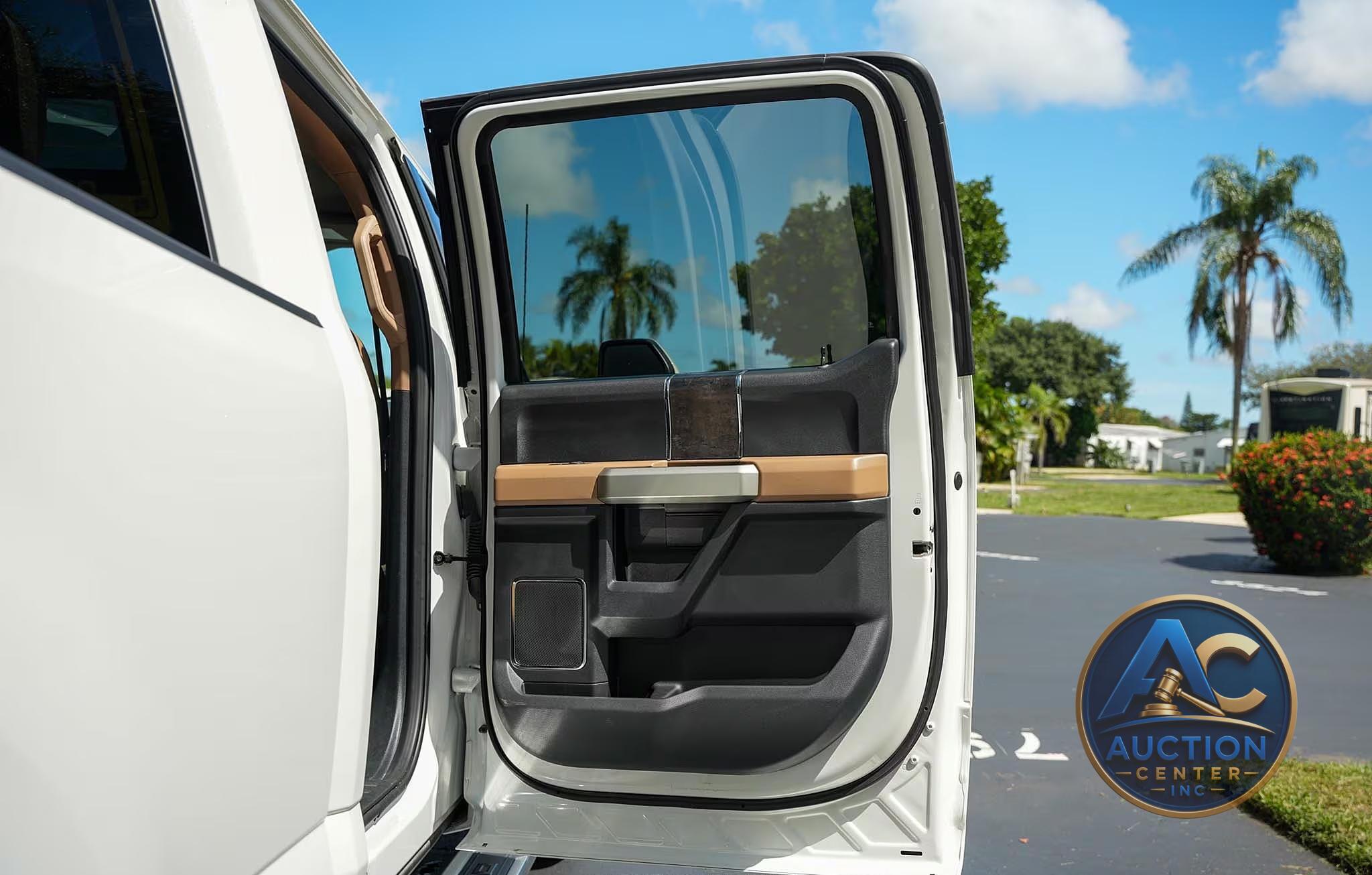 2022 Ford F-350 Lariat