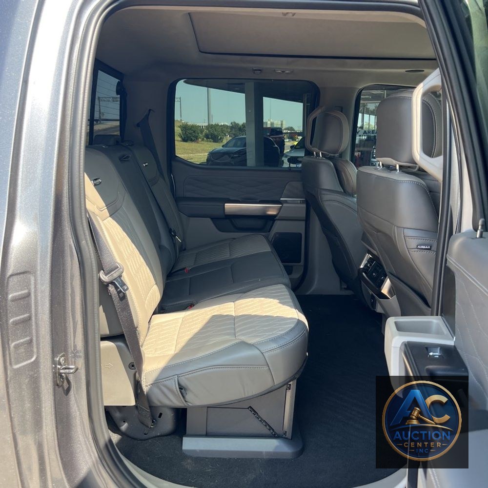 2025 Ford F-350 Super Duty Platinum