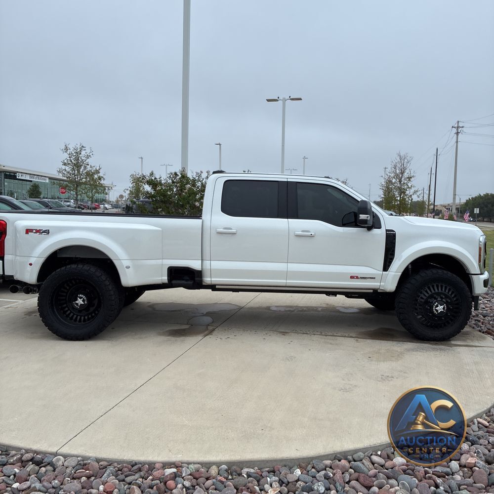 2025 Ford F450SD Platinum