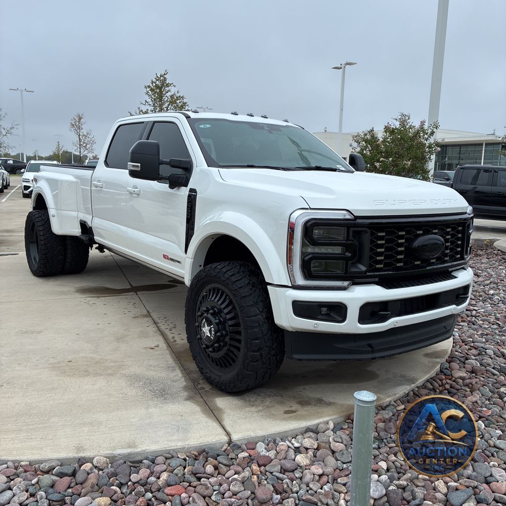 2025 Ford F450SD Platinum