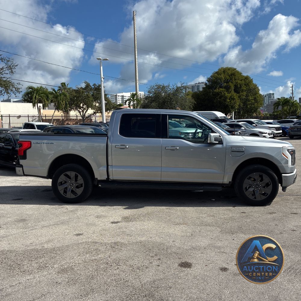 2023 Ford F-150 Lightning Lariat