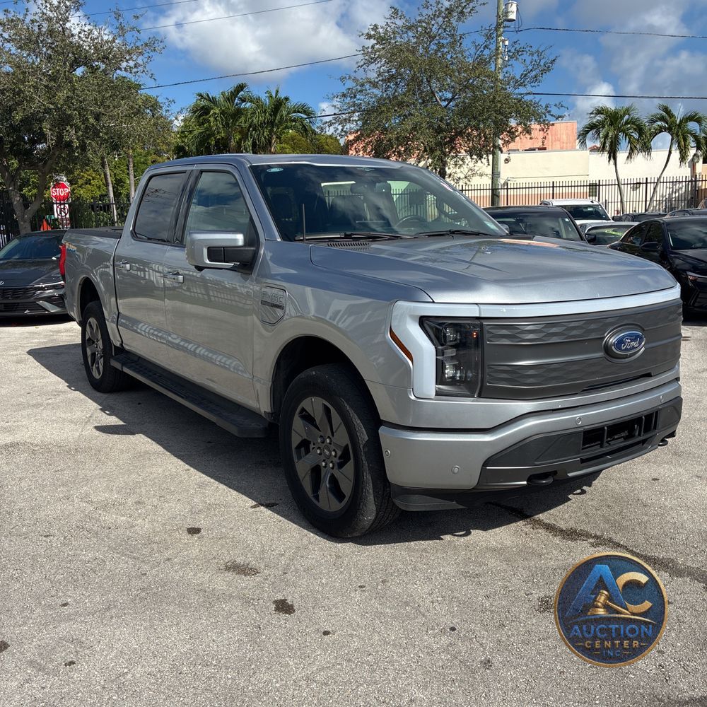 2023 Ford F-150 Lightning Lariat