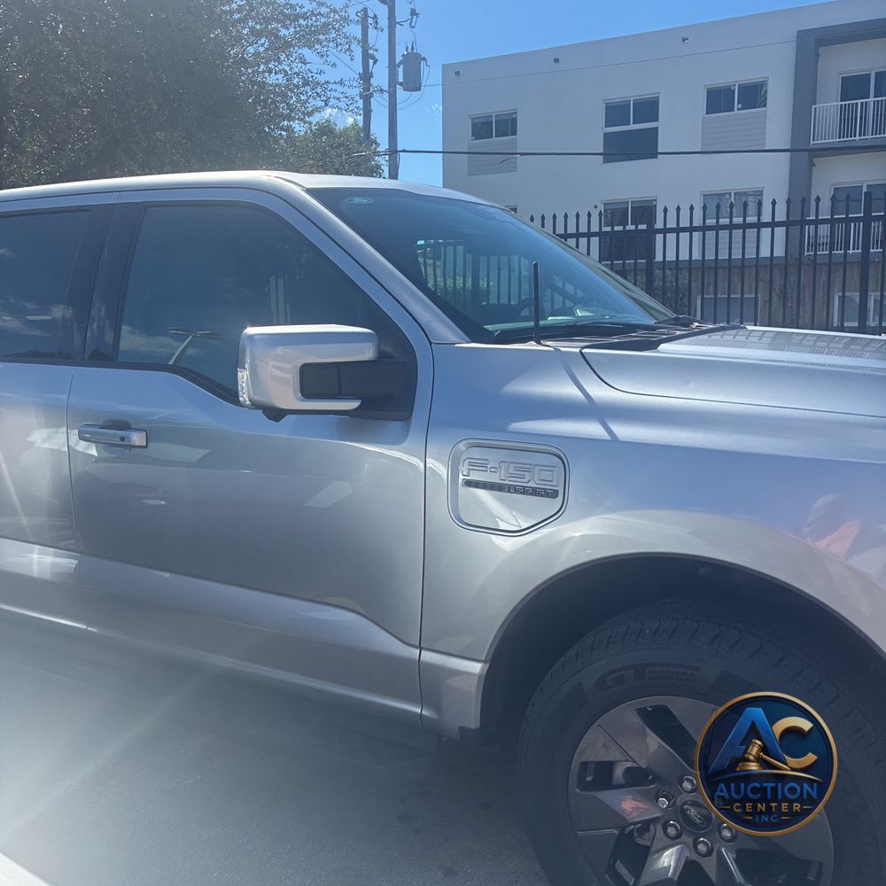 2023 Ford F-150 Lightning Lariat