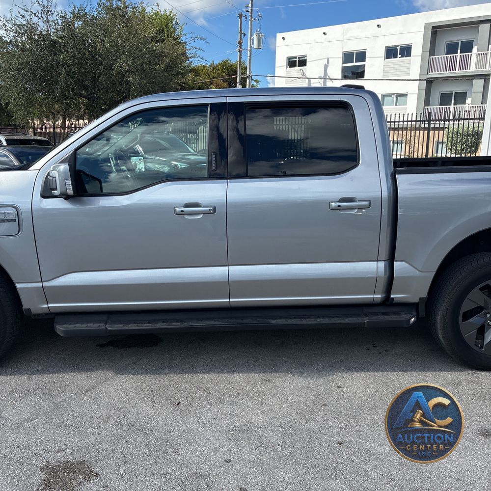 2023 Ford F-150 Lightning Lariat