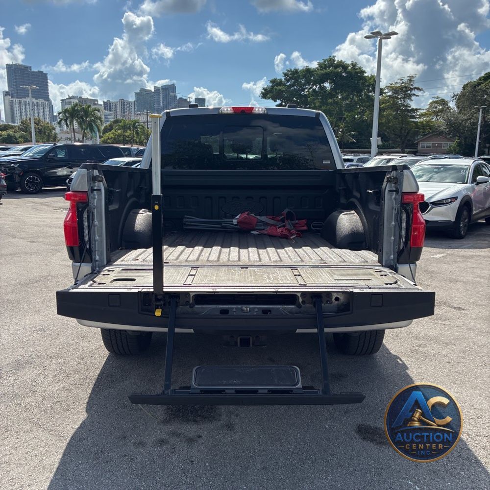 2023 Ford F-150 Lightning Lariat