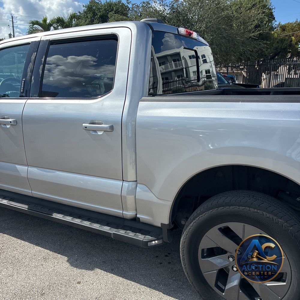 2023 Ford F-150 Lightning Lariat
