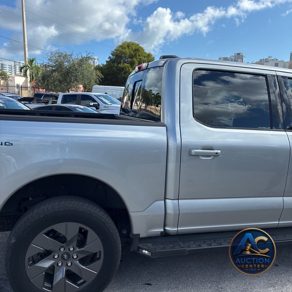 2023 Ford F-150 Lightning Lariat