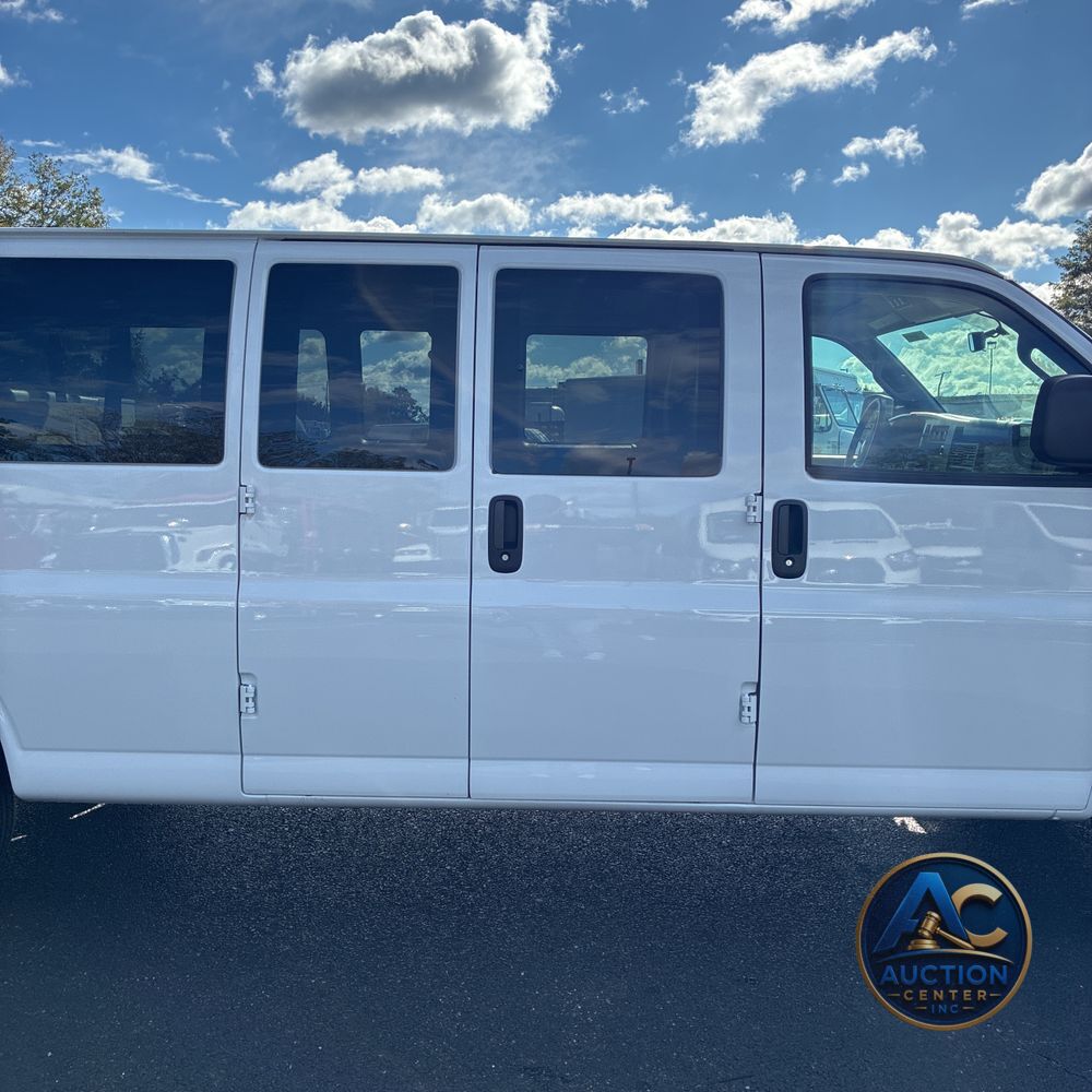 2025 Chevrolet Express LS 3500