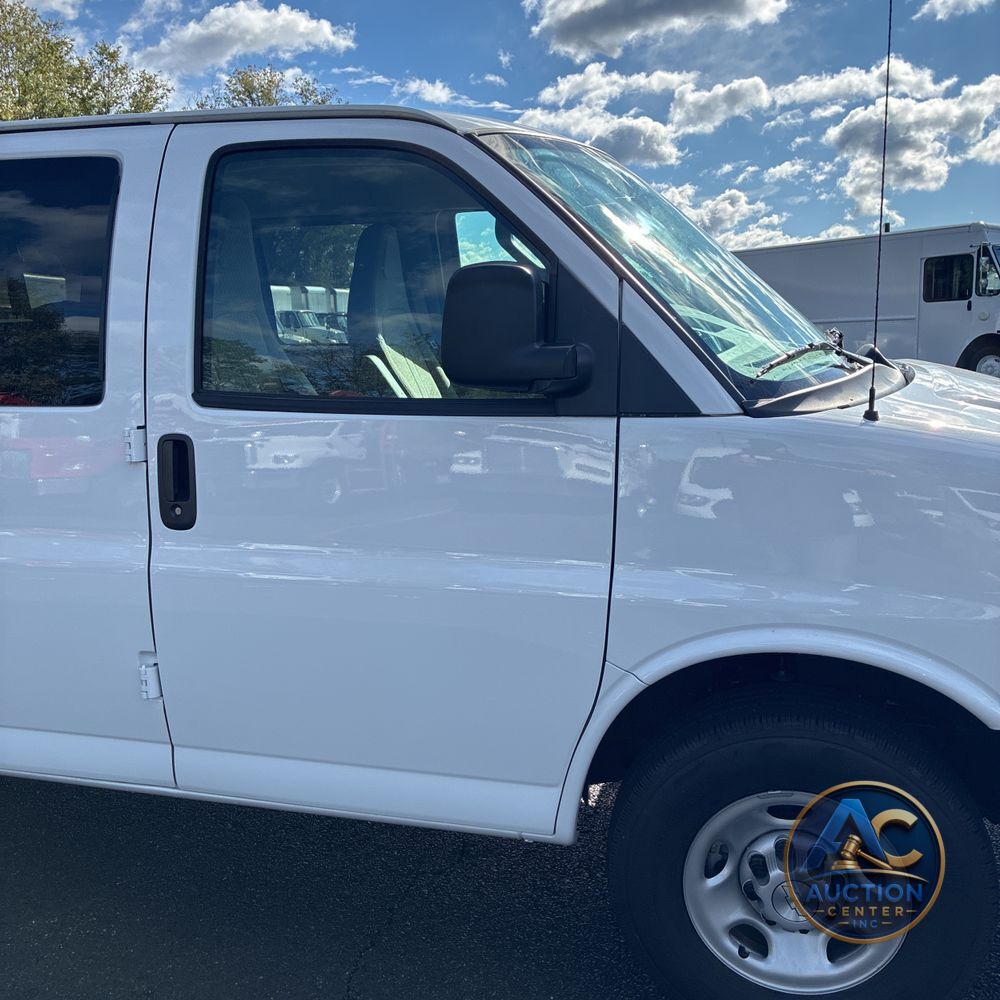 2025 Chevrolet Express LS 3500