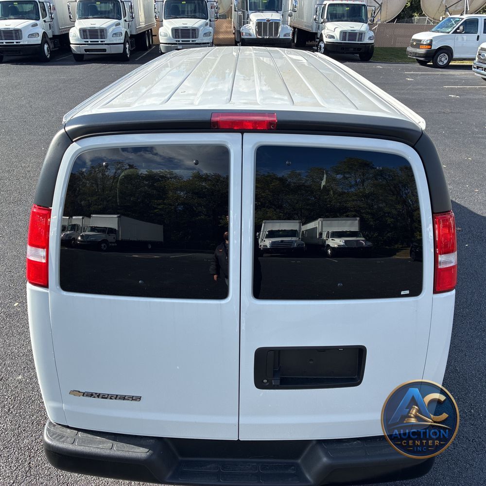 2025 Chevrolet Express LS 3500
