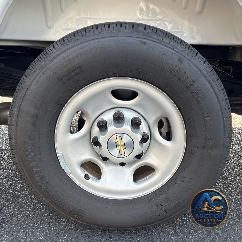 2025 Chevrolet Express LS 3500