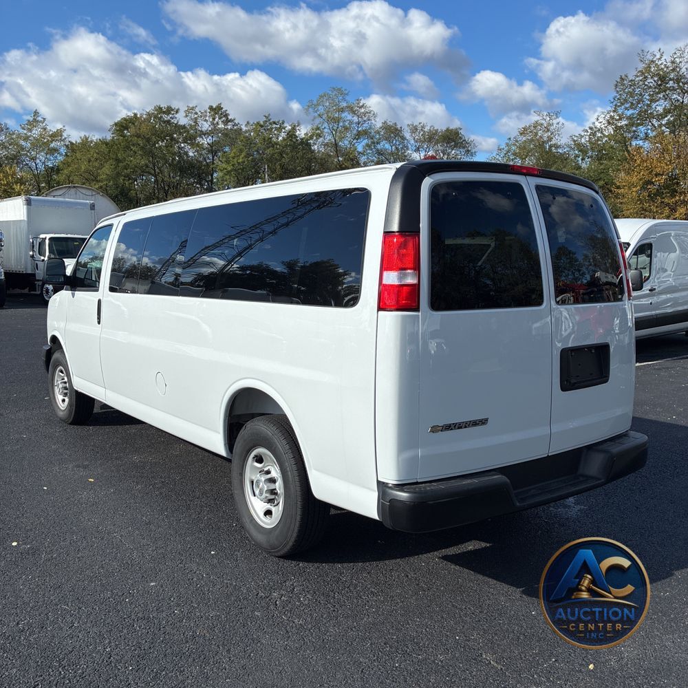 2025 Chevrolet Express LS 3500