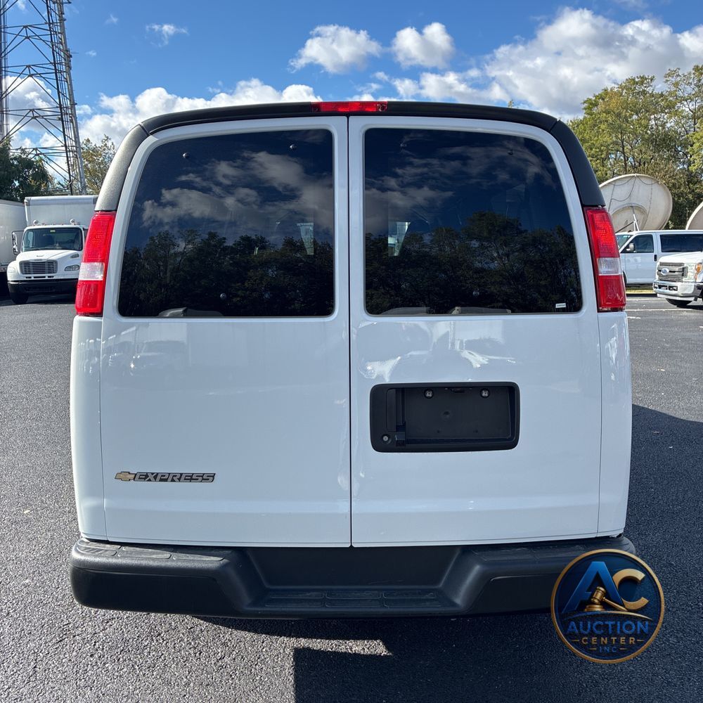 2025 Chevrolet Express LS 3500