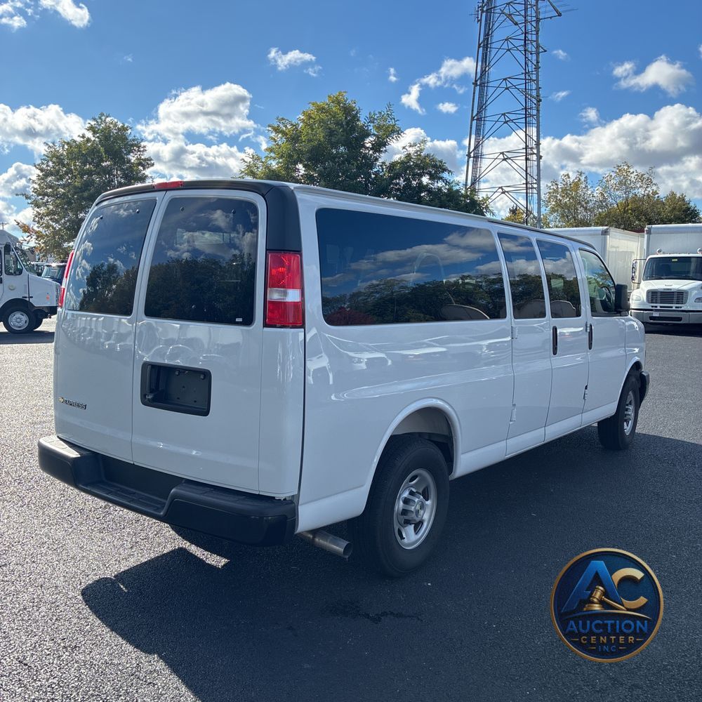 2025 Chevrolet Express LS 3500