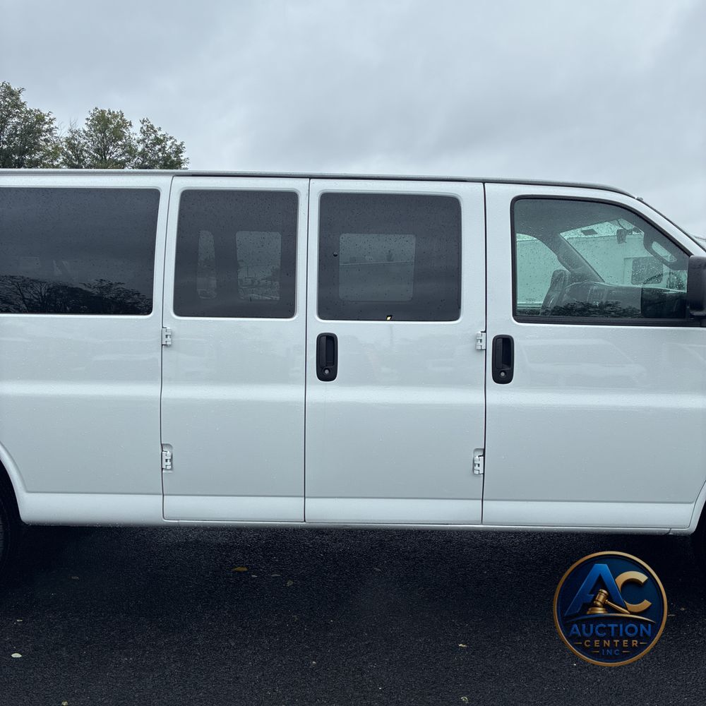 2025 Chevrolet Express LS 3500