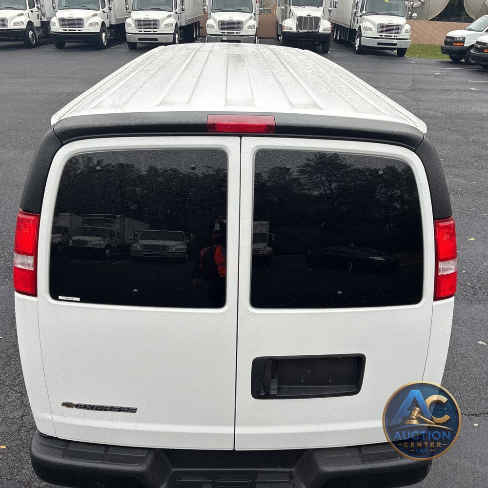 2025 Chevrolet Express LS 3500