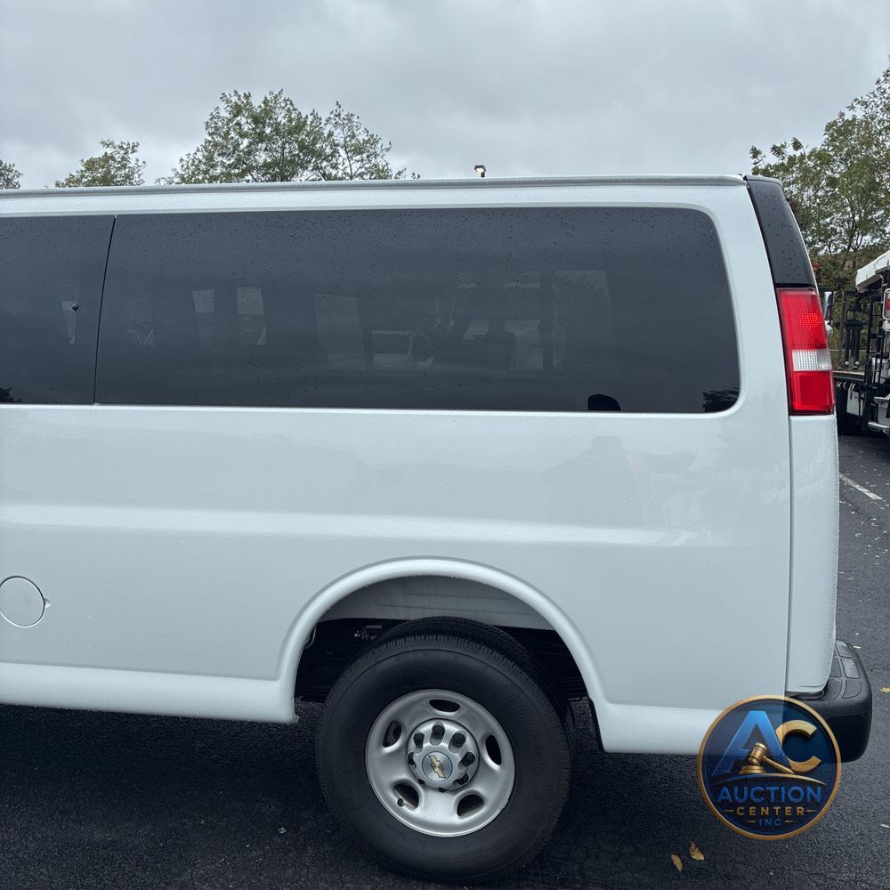 2025 Chevrolet Express LS 3500