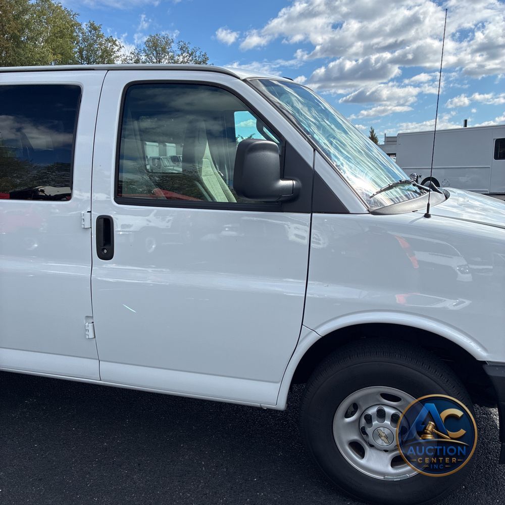 2025 Chevrolet Express LS 3500