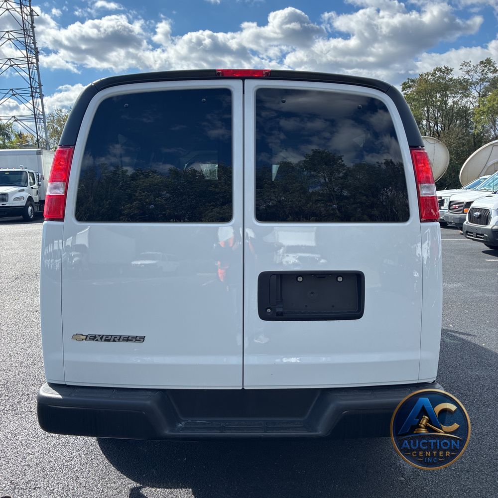 2025 Chevrolet Express LS 3500