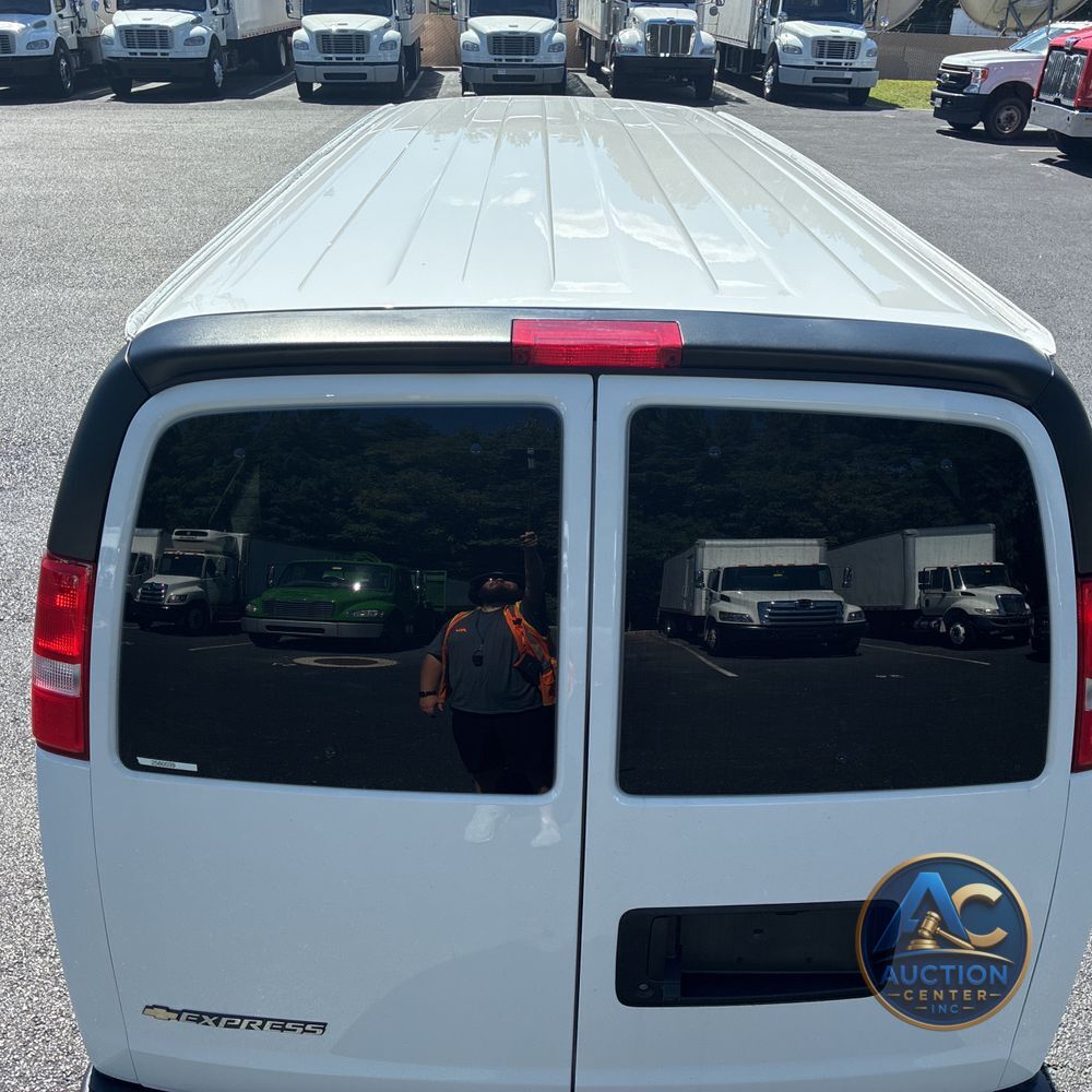 2025 Chevrolet Express LS 3500