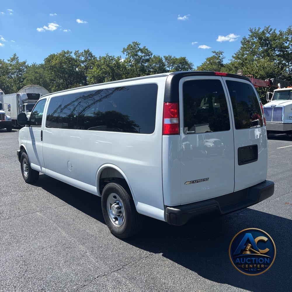 2025 Chevrolet Express LS 3500