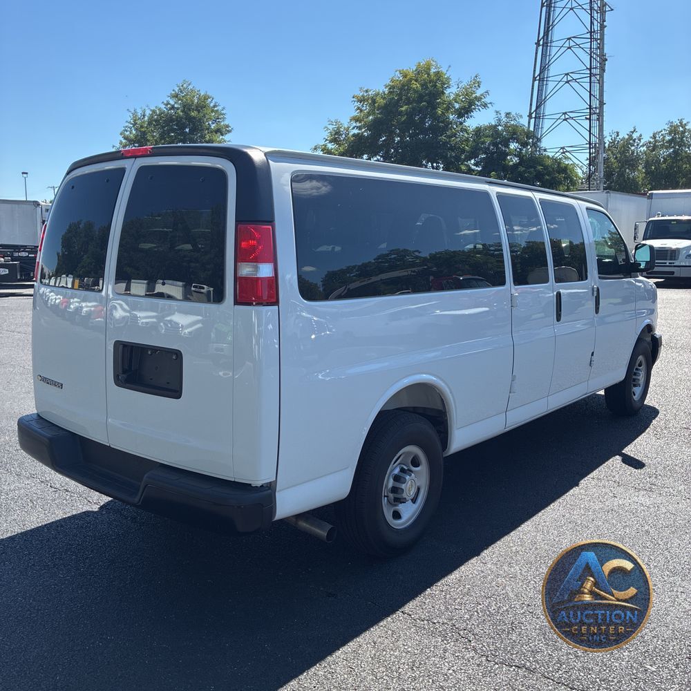 2025 Chevrolet Express LS 3500