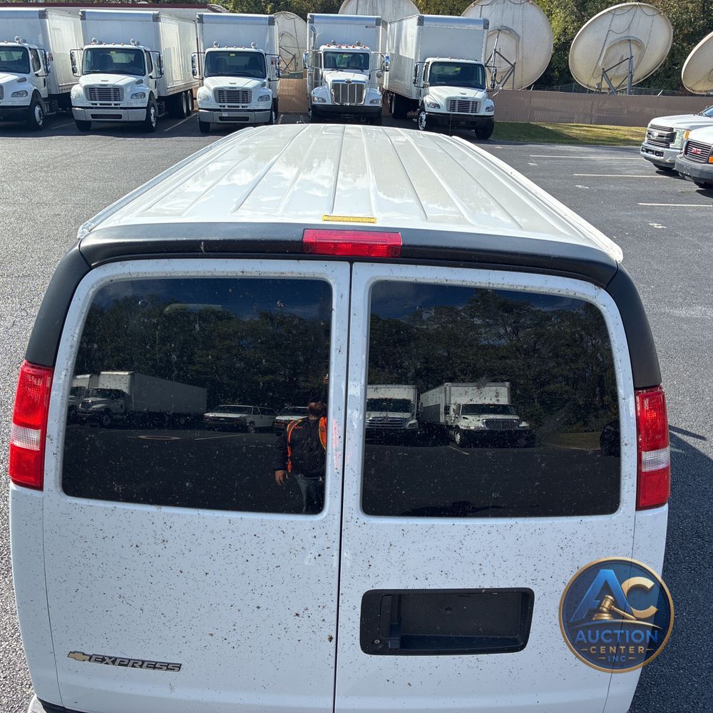 2025 Chevrolet Express LS 3500