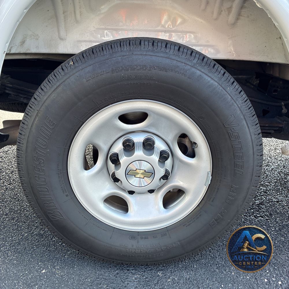 2025 Chevrolet Express LS 3500