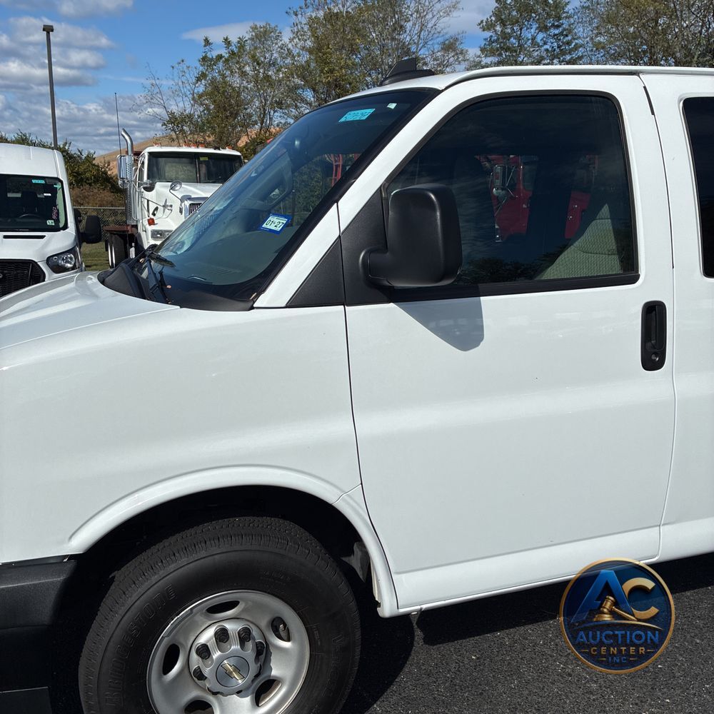 2025 Chevrolet Express LS 3500