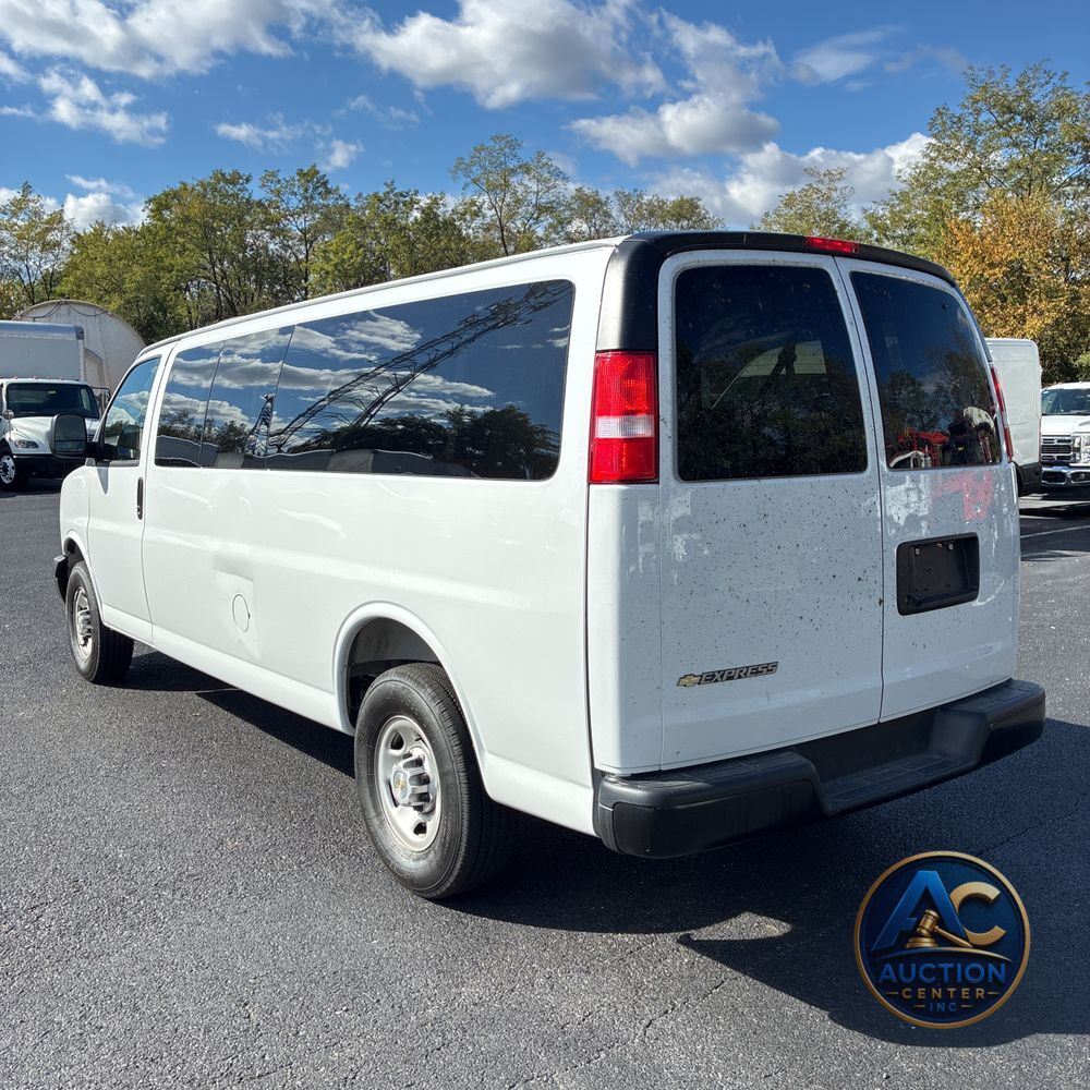 2025 Chevrolet Express LS 3500