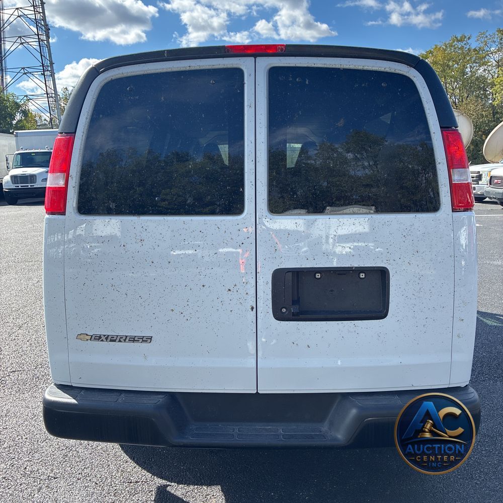 2025 Chevrolet Express LS 3500