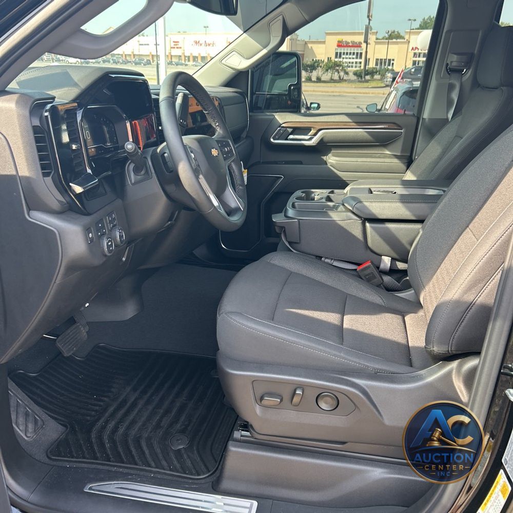 2025 Chevrolet Silverado 3500 LT Crew Cab 4WD LWB SRW