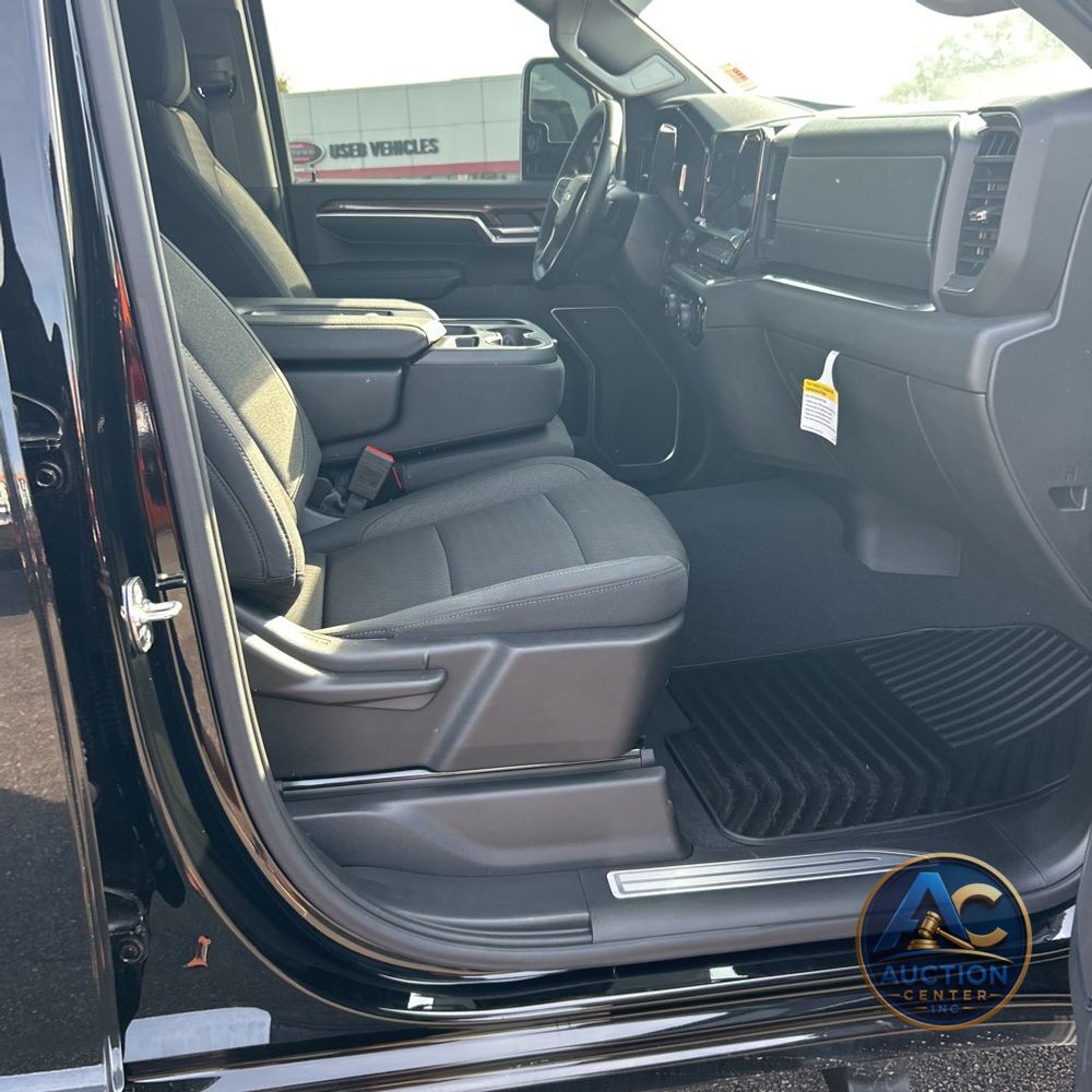 2025 Chevrolet Silverado 3500 LT Crew Cab 4WD LWB SRW