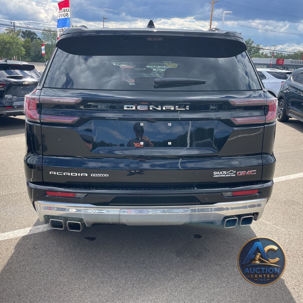 2024 GMC Acadia Denali