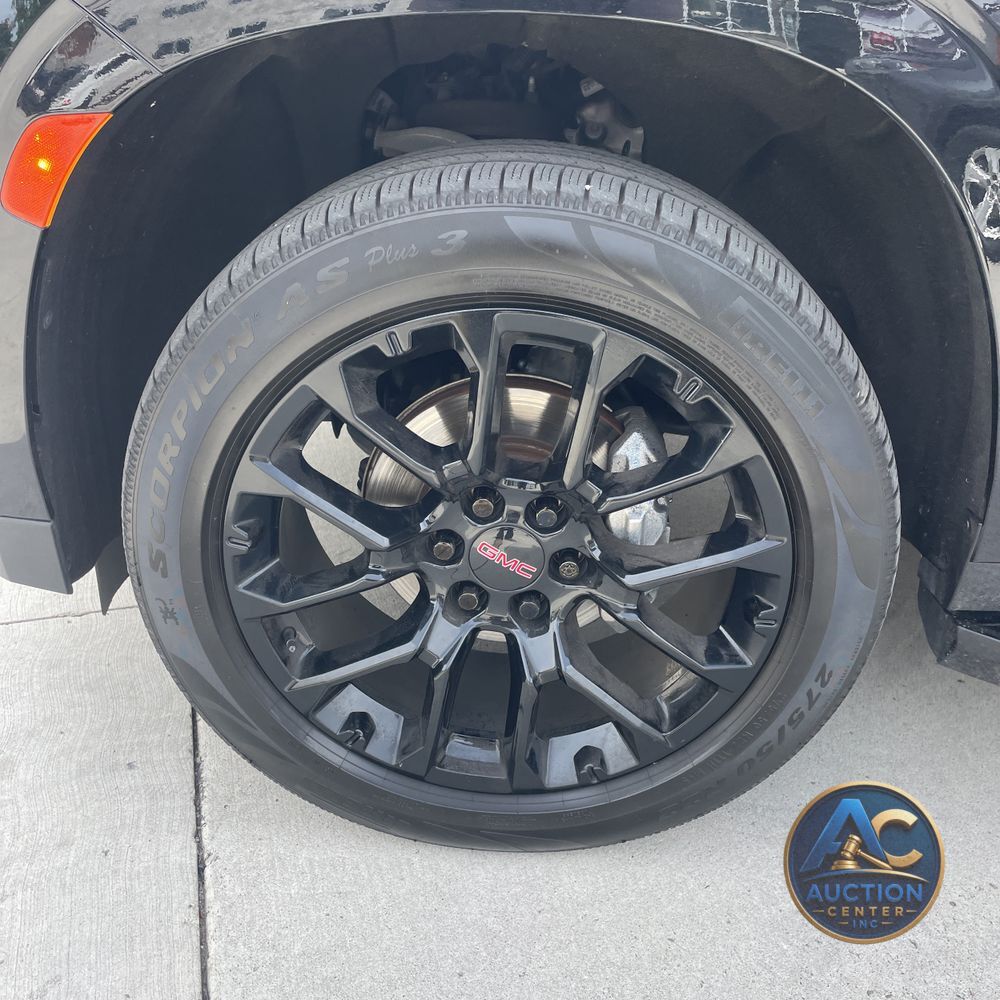 2023 GMC Yukon SLT