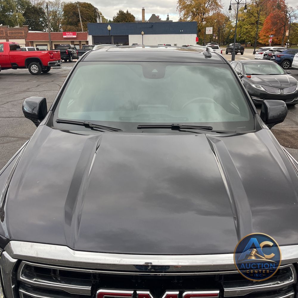 2023 GMC Yukon SLT